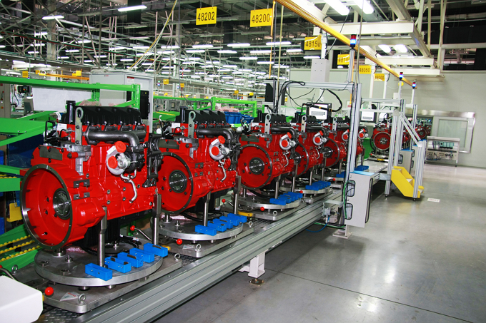 1494466540411892.png 发动机在装配线上.png